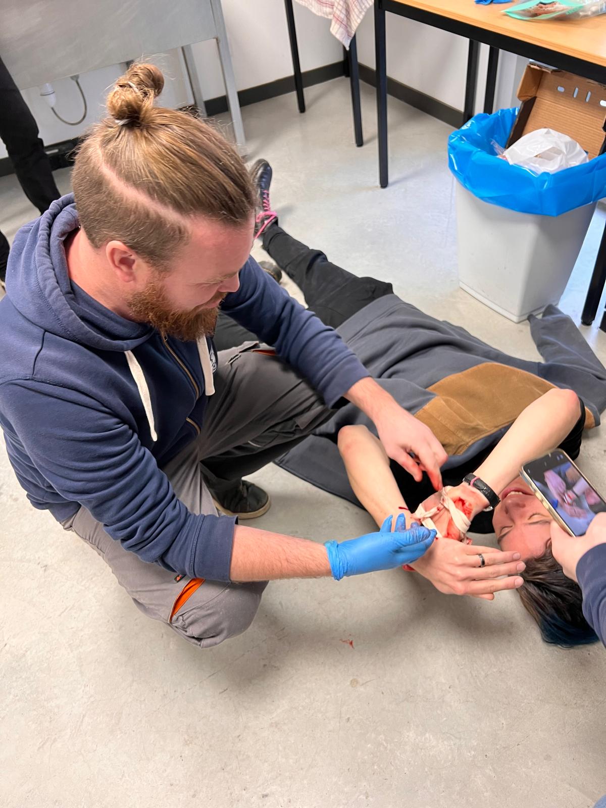 Atelier pratique de prise en charge d'une hémorragie en formation SST