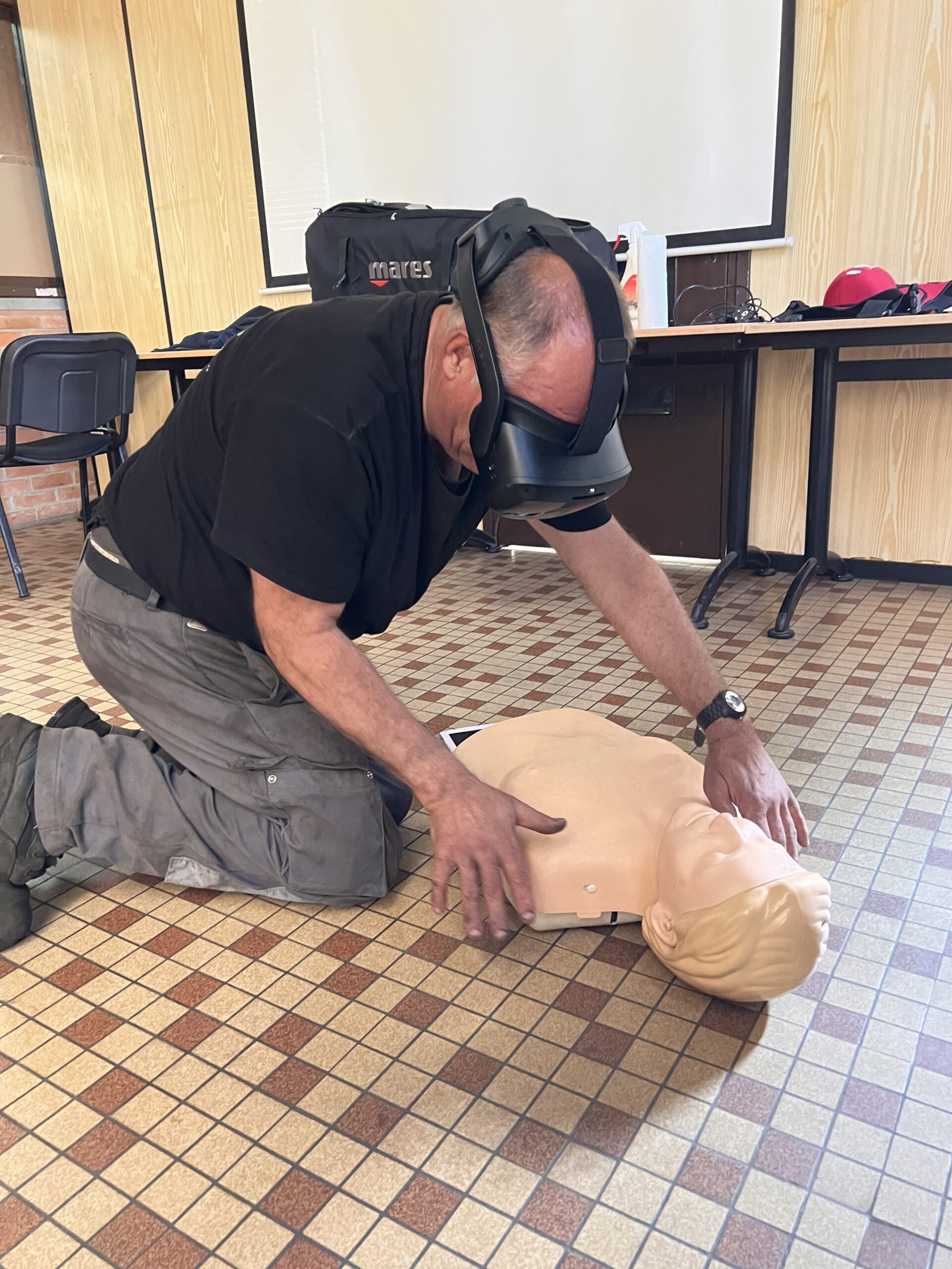 Participant en formation gestes de premiers secours VR