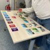 Atelier sur table en formation SST : cartes des 9 principes généraux de prévention et illustrations de situations de travail à classer